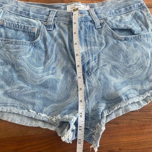Ardene Classic High Rise Jean Shorts Size 3 - Picture 4 of 6